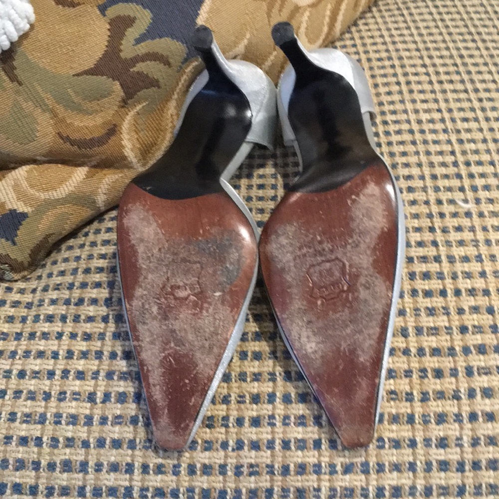 Stuart Weitzman Exotic Pewter Lame Pumps - image 3